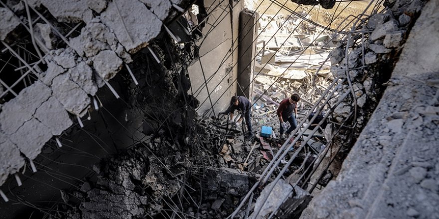 İşgalci İsrail Gazze’nin birçok bölgesine gece boyunca yoğun saldırılar düzenledi