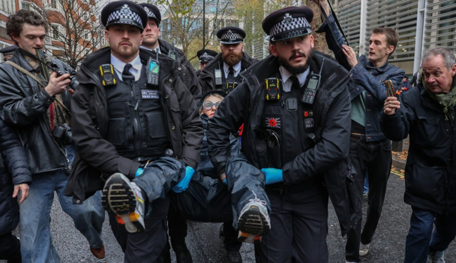 Palyaço yasakları: Palestine Action yasağına meydan okuma