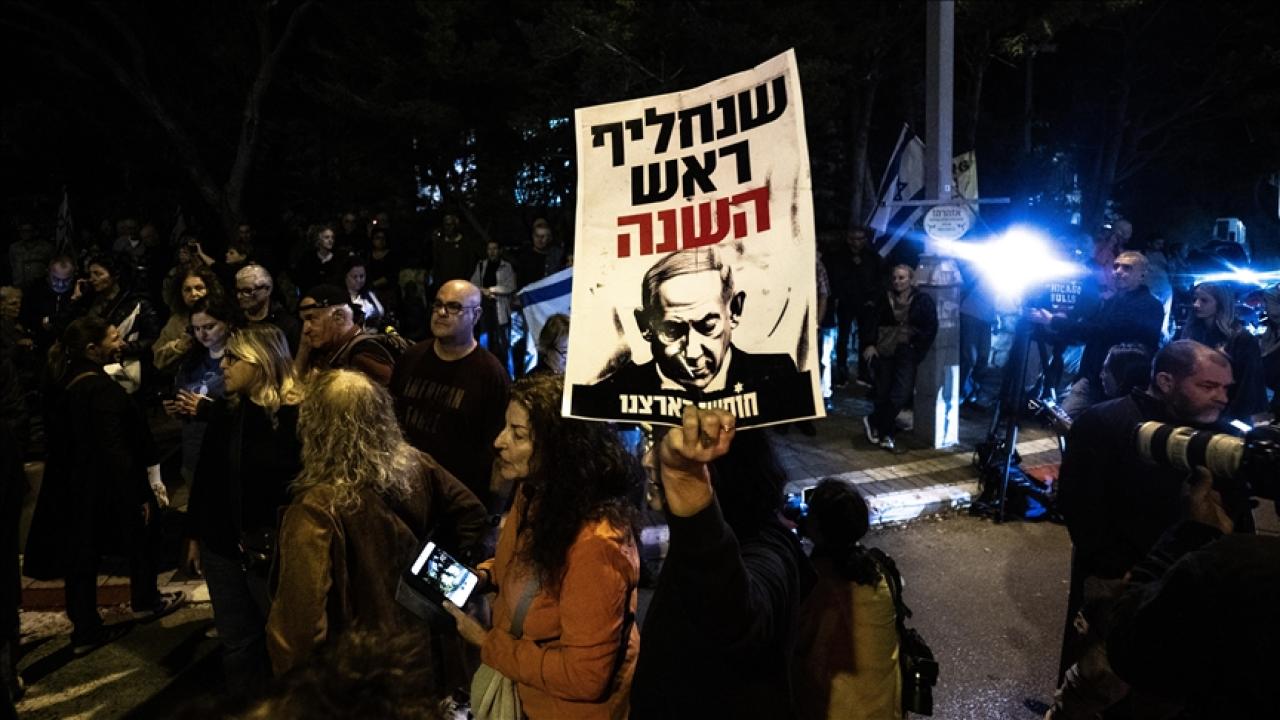 Netanyahu'nun yolsuzluk davalarından af talebi Tel Aviv'de protesto edildi