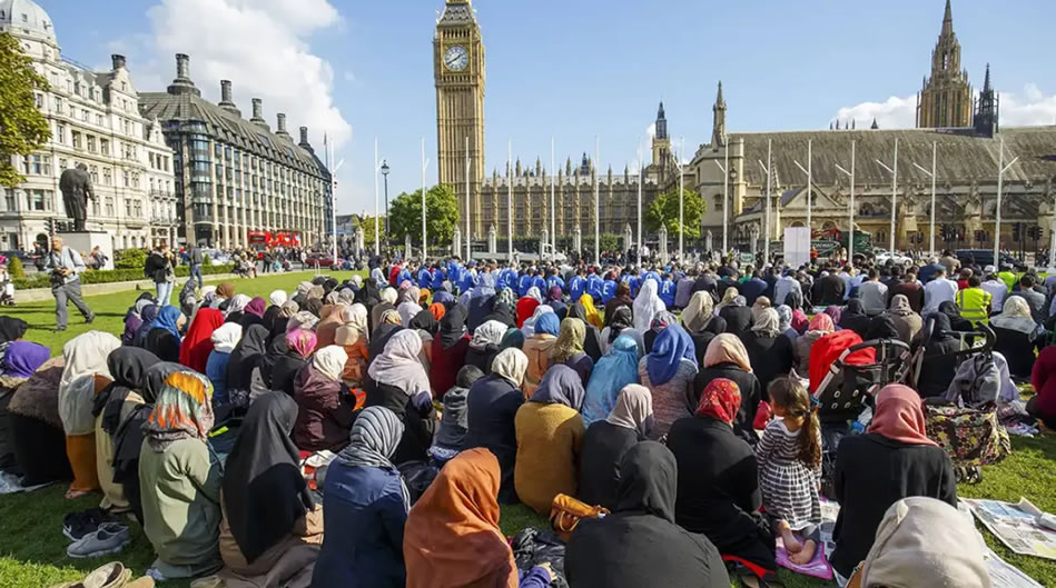 Gazze, Britanyalıları İslam'a yöneltiyor!