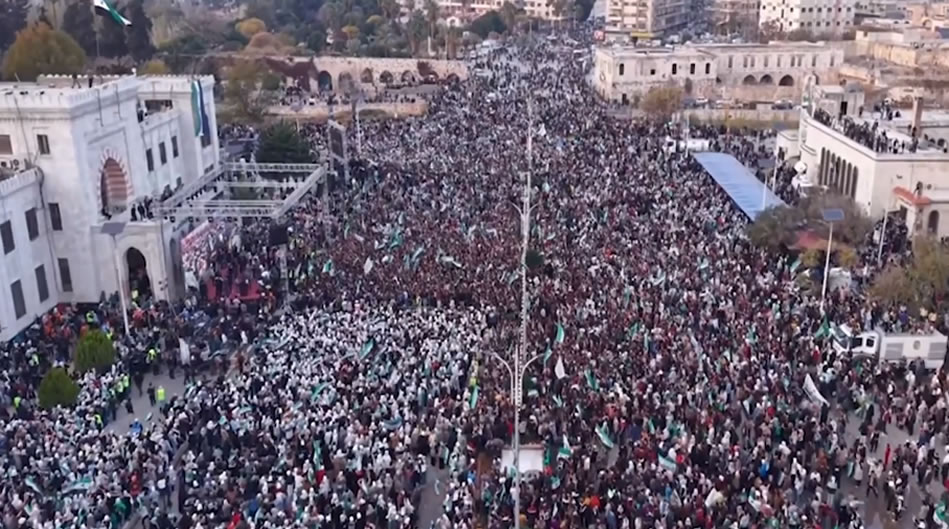 Suriye devrimin 1. yılını kutluyor: Halk sokaklarda zafer coşkusu dorukta
