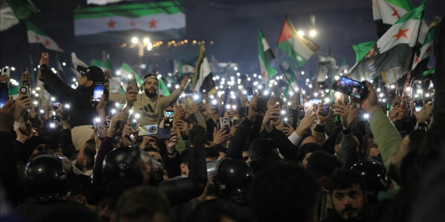 Devrimin birinci yılında Suriye'de istikrar ve meşruiyet inşası