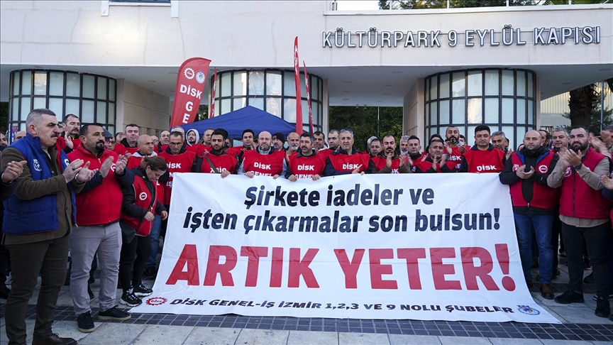 İzmir Büyükşehir Belediyesi işçilerinden meşaleli eylem