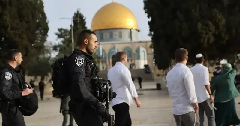 Fanatik yahudiler Mescid-i Aksa'ya baskın düzenleyerek ayin düzenledi