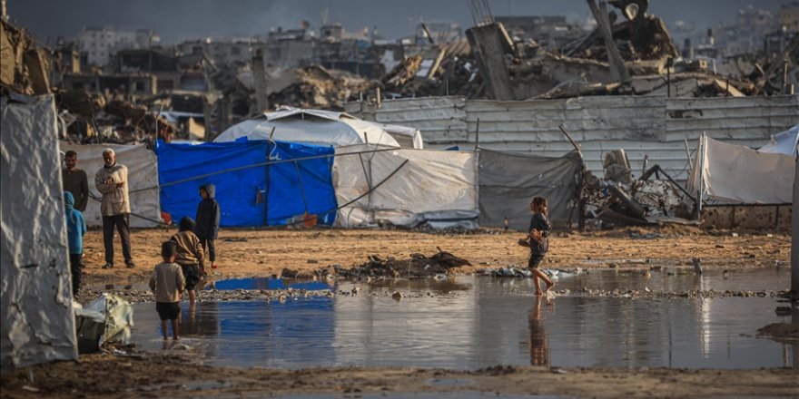 Şiddetli yağış nedeniyle Gazze Şeridi'nde binlerce çadır su altında kaldı