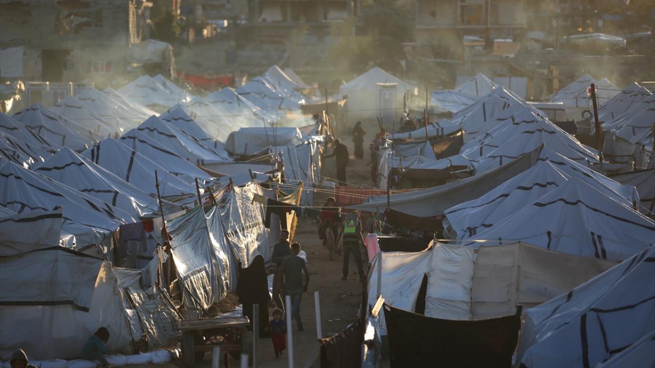 Gazze'de şiddetli yağış nedeniyle hasarlı evin duvarı çöktü: 1 Filistinli hayatını kaybetti