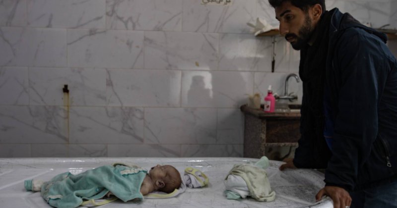 Gazze'de 2 çocuk  daha soğuktan can verdi