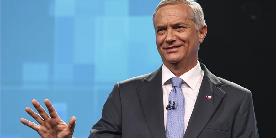 Şili'de devlet başkanı seçimini 16 puan farkla aşırı sağın adayı kazandı