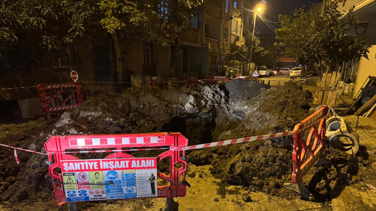 İstanbul'da yol çalışmasında göçük