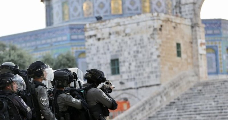 Filistin topraklarını gasbeden siyonistler, Mescid-i Aksa'ya baskın düzenledi