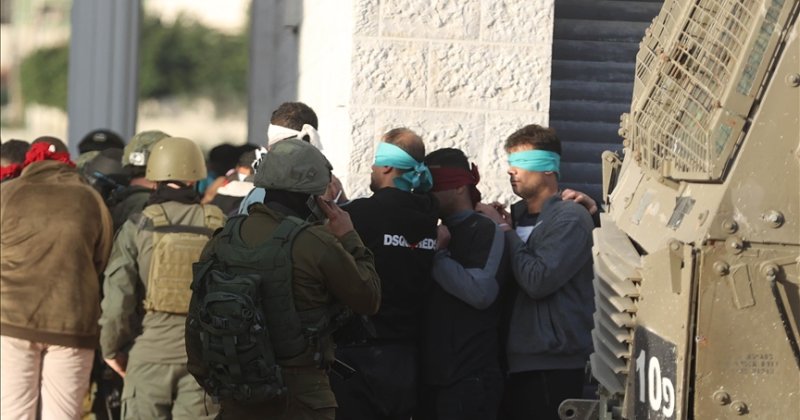 İşgal güçleri Batı Şeria’daki son baskınlarında 40 Filistinliyi tutukladı