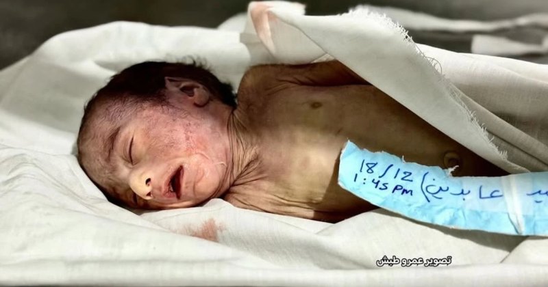 Gazze'de bir aylık bebek donarak can verdi