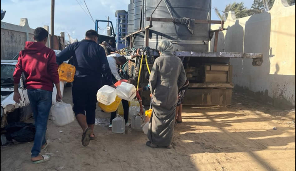 Gazze'de yerinden edilmişlerin suya ulaşmak için mücadelesi: 'Engebeli ve kumlu bir yol'