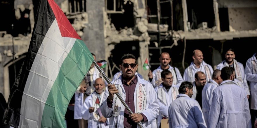 Gazze'de yıkımın içinde 168 doktor uzmanlık sertifikasını aldı