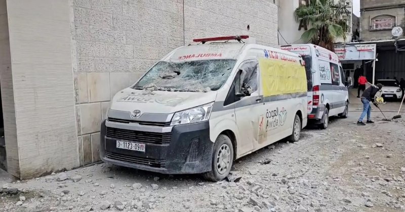 En-Nuseyrat Kampı’ndaki El-Avde Hastanesi’nin elektriği yakıt tükendiği için kesildi