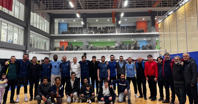 Özgür-Der, Ankara’daki STK’lar arası voleybol turnuvasında şampiyon oldu