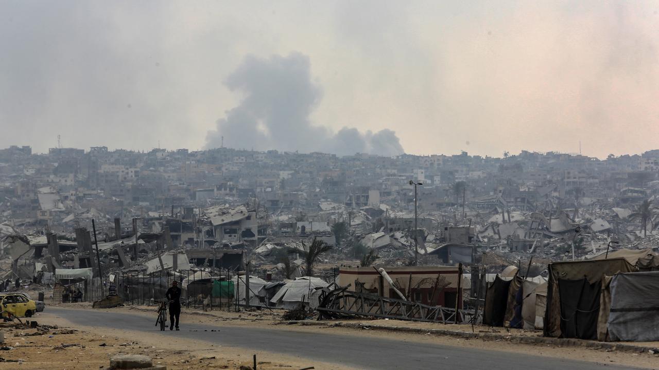 Soykırımcı İsrail Gazze'de ateşkese rağmen çadırı bombaladı