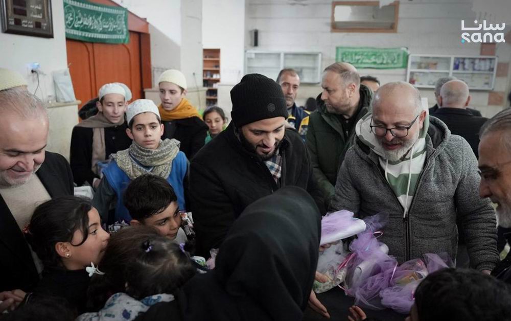 Halep valisi, tahliye edilen sivillerle bir araya geldi