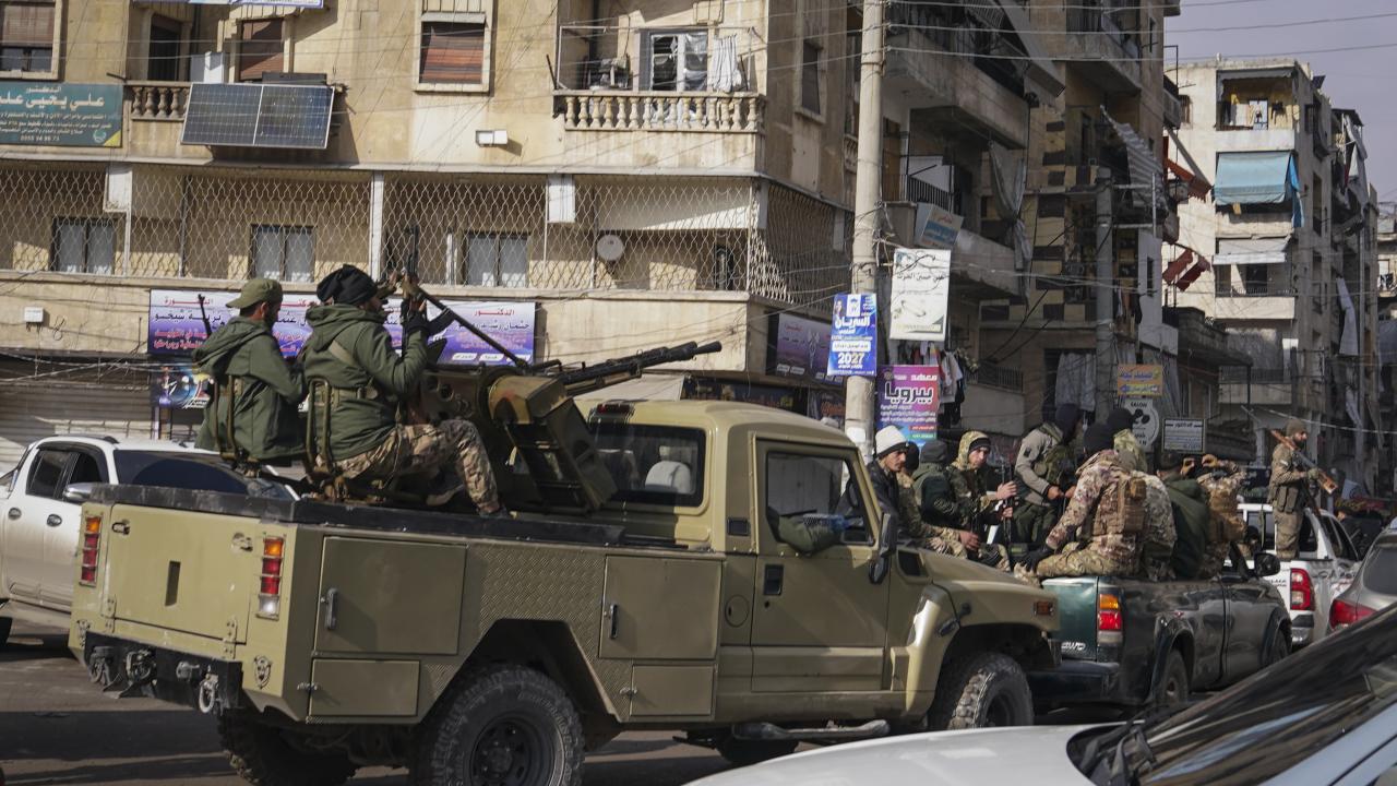 Suriye ordusu, Halep'in Şeyh Maksud Mahallesi'ni "kapalı askeri bölge" ilan etti