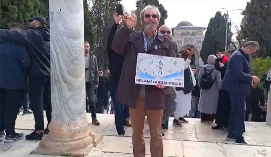 Dr. Mehmet Arslan Mescid-i Aksa’da katil İsrail’i protesto etti