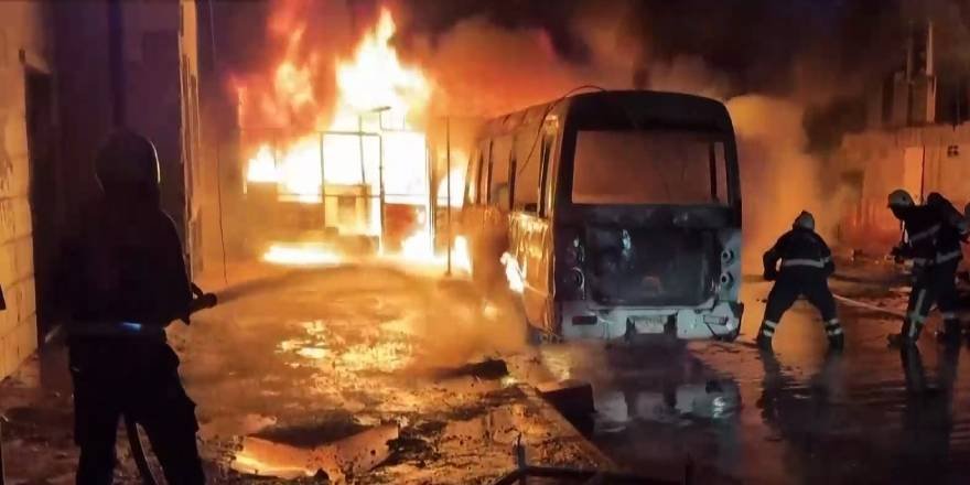 Hendek-barikat devrimciliği jargonu çöküyor