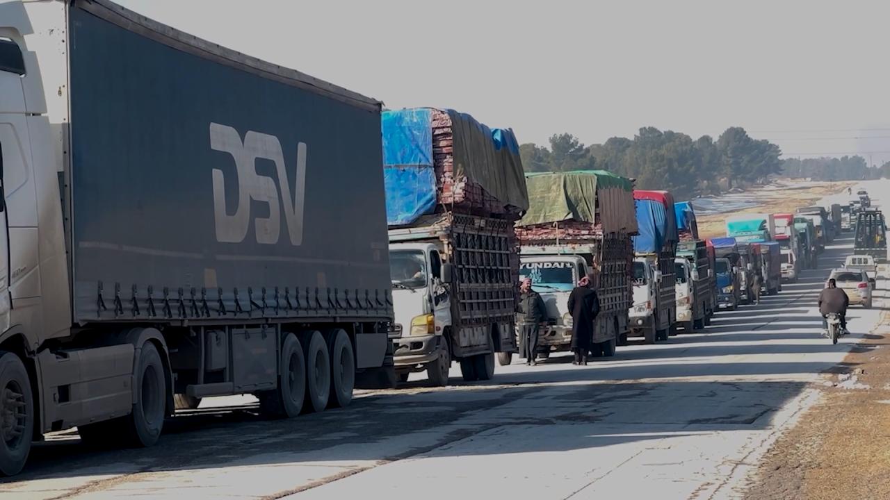 Suriye hükümeti, Ayn el-Arap'a 24 araç yardım malzemesi gönderdi