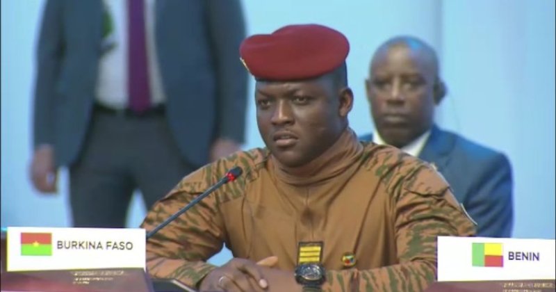 Burkina Faso’da askeri yönetim siyaseti tasfiye etti