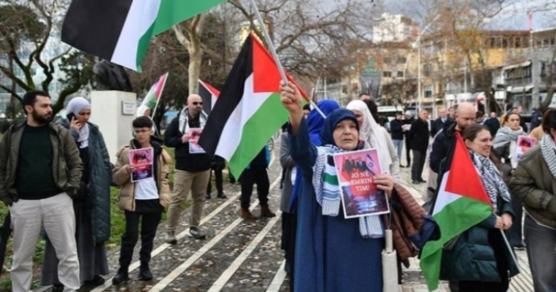 Arnavutluk'ta başbakan Edi Rama'nın İsrail ziyareti protesto edildi