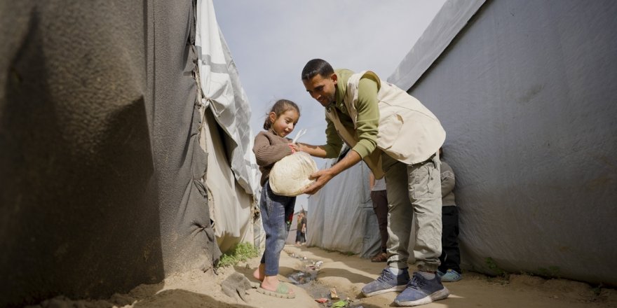 Bilgi ve Erdem Vakfı ile Özgür-Der'den Gazze'ye un yardımı