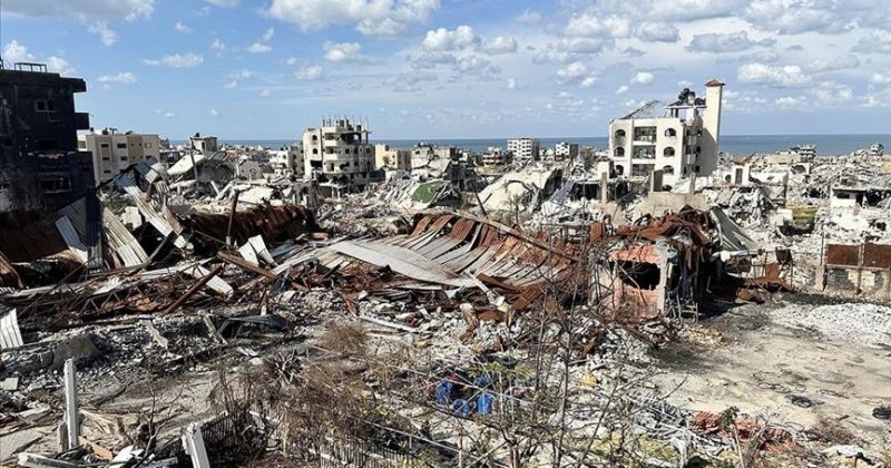 İşgal ordusu Gazze'nin güney ve kuzeyinde geniş çaplı yıkımlar gerçekleştiriyor