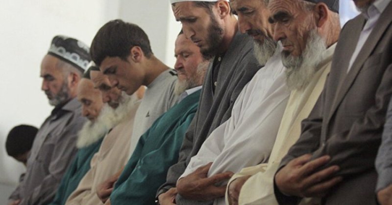 Tacikistan'da hac yolculuğunu anlatan öğretmenlerin görevleri kısıtlandı