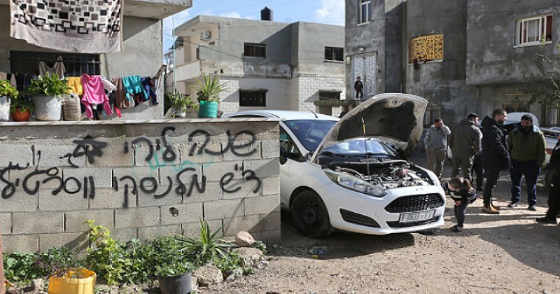 Fanatik yahudiler 15 Filistinli aileyi göçe zorladı