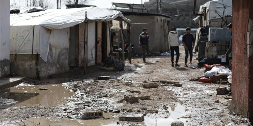 Suriye'deki şiddetli yağışlar nedeniyle 6 kamptan 173 aile tahliye edildi