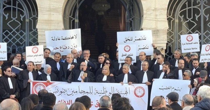Tunuslu avukatlardan "savunma hakkı" eylemi