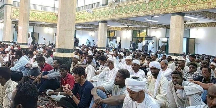 Hartum'da HDK'dan kurtarılan bölgelerde 2 yıl sonra ilk teravih namazı kılındı