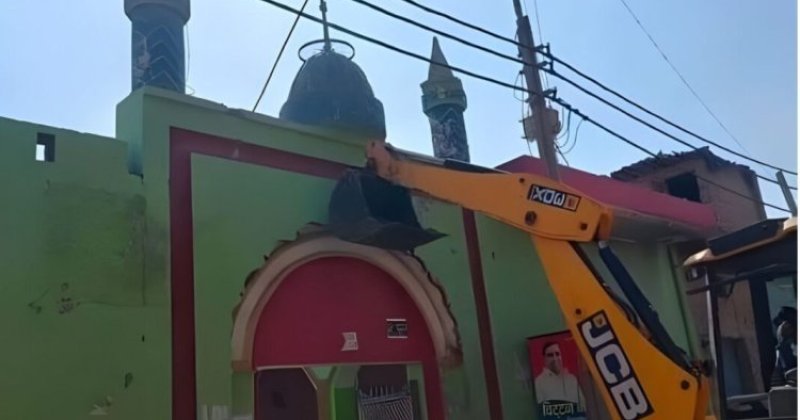 Uttar Pradeş'te medrese ve cami yıkımı Müslüman halkı ayağa kaldırdı