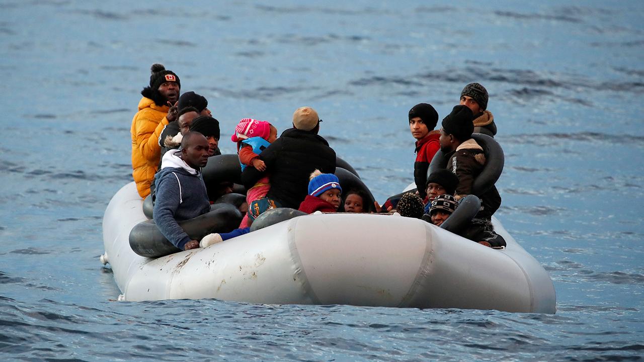 Yunanistan sığınmacıları AB dışına göndermek için sınır dışı merkezleri kuracak
