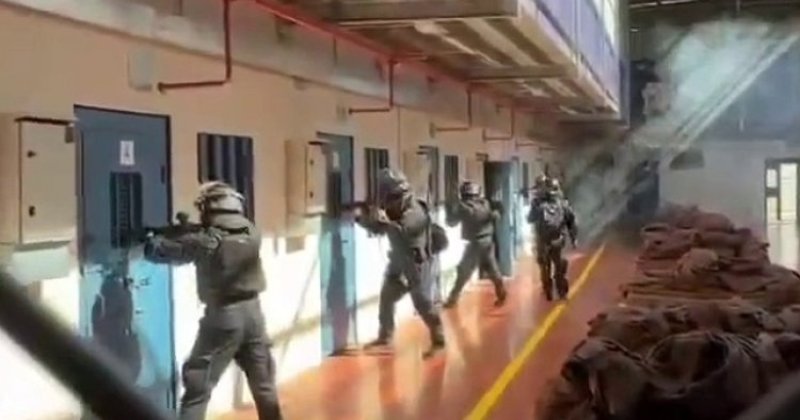 İşgalci İsrail'in Ofer Cezaevi yönetimi, Filistinli tutuklulara sahur ile iftar vakitlerini bildirmiyor