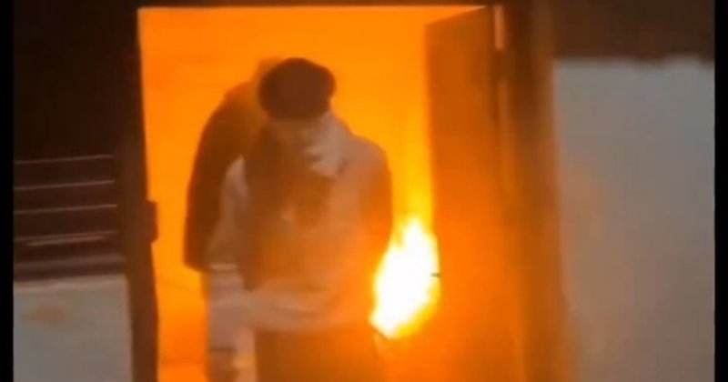 Hindu çeteleri Müslümanların evlerini ateşe verdi