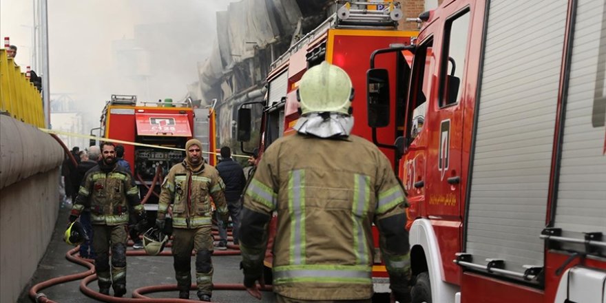 İran'da bir helikopter sebze-meyve haline düştü
