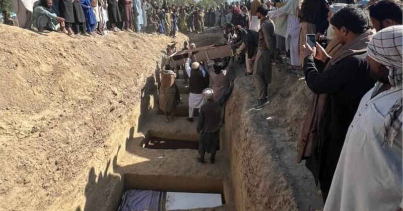 Pakistan'ın saldırısında can veren 17 Afgan için cenaze töreni düzenlendi