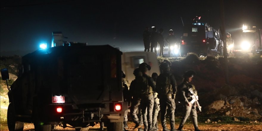 Siyonist yerleşimciler Mesafir Yatta'da Filistinlilerin evlerini yaktı