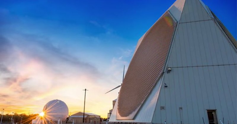 İran, Katar'daki ABD'ye ait 5 bin kilometre menzilli erken uyarı radarını vurdu