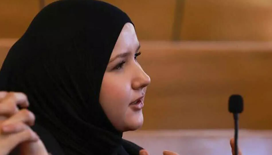 Zürih Belediye Meclisi'ne seçilen ilk başörtülü üye