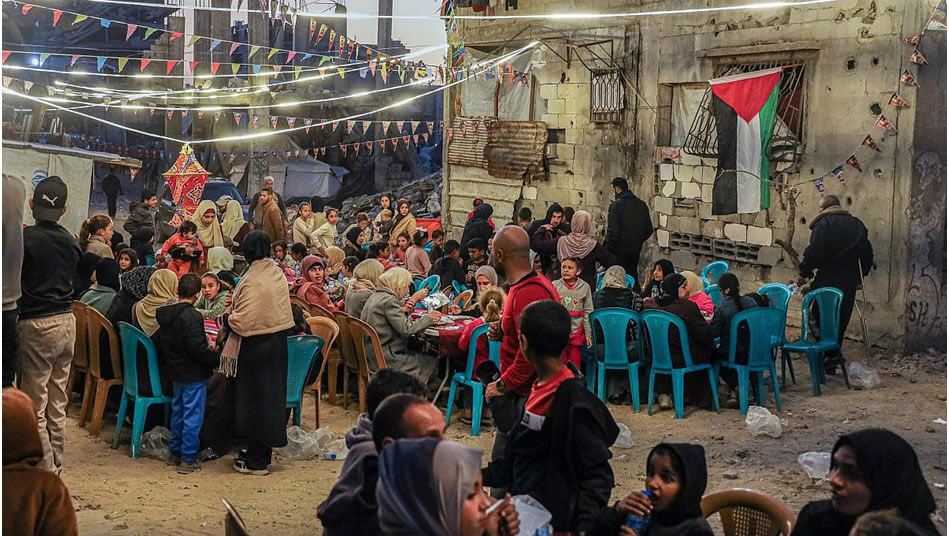 Gazze'de, hala insansız hava araçlarının vızıltısı altında orucumuzu açıyoruz