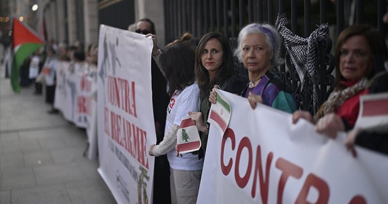 Madrid'de savaşa karşı "insan zinciri" eylemi yapıldı