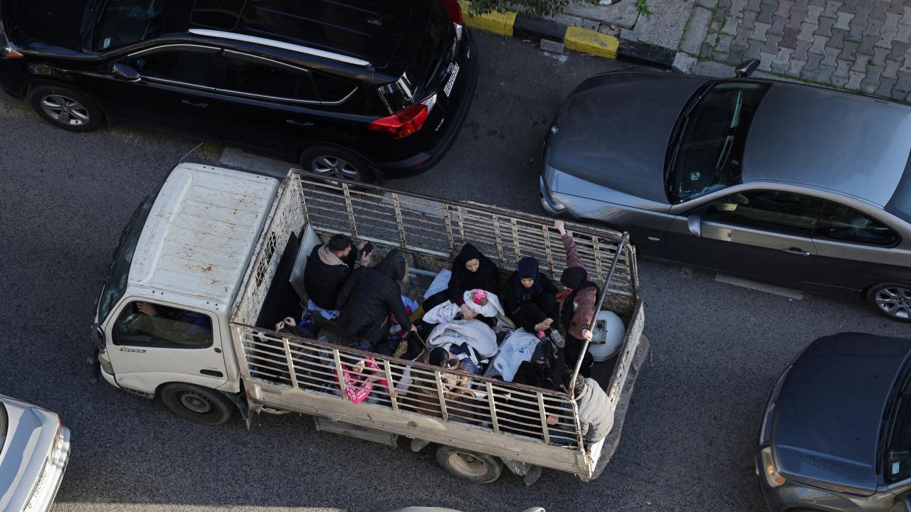 İsrail'in saldırıları nedeniyle Lübnan'da yerinden edilenlerin sayısı 1 milyonu geçti