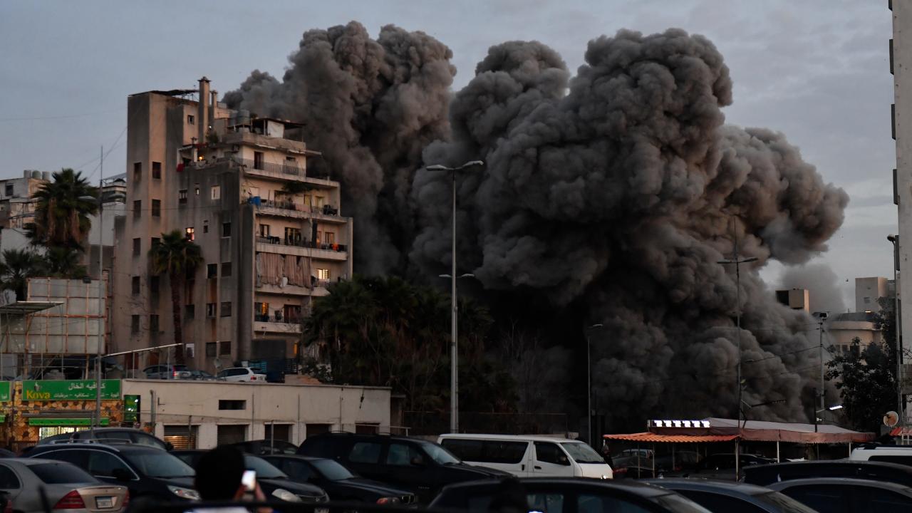 İsrail'in Beyrut'a düzenlediği saldırıda El-Manar kanalı yöneticisi ve eşi öldü