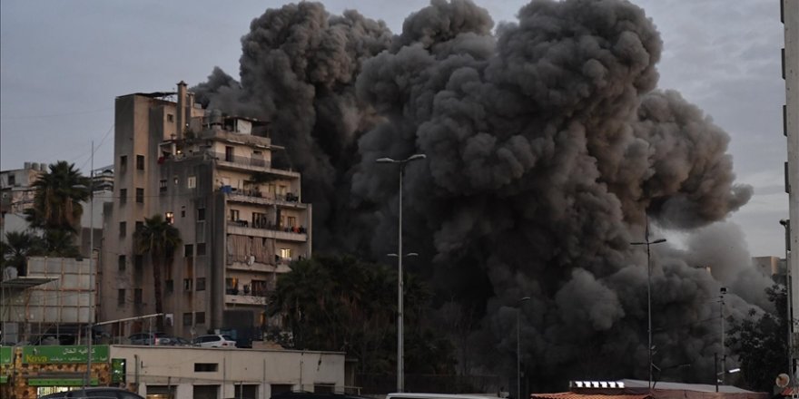 İşgalci İsrail ordusu Lübnan'ın güneyindeki pek çok beldeye saldırılarını sürdürüyor