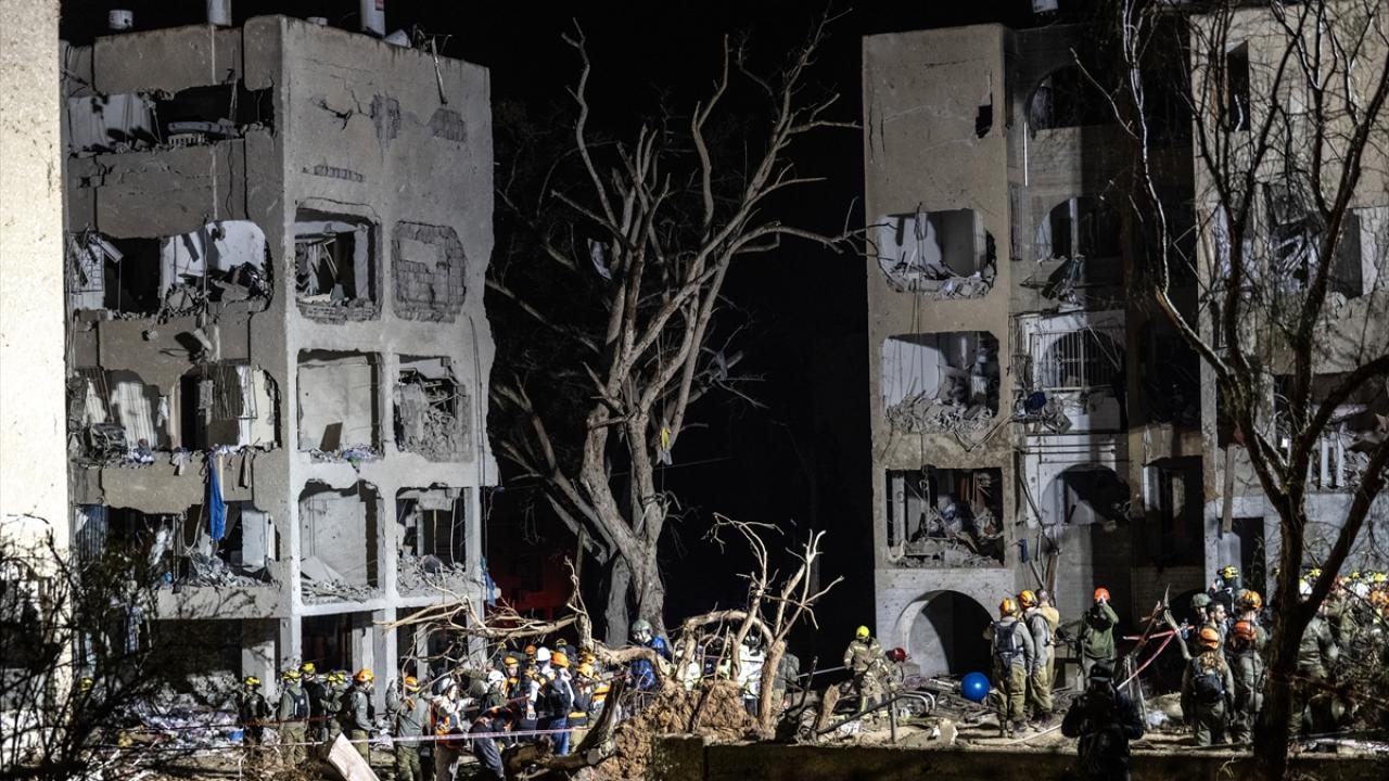 İran'ın saldırısının ardından, İsrail'de en az 180 yaralı